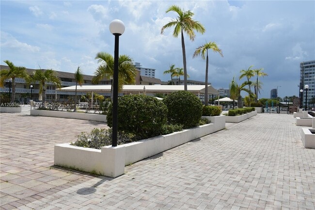 Building Photo - 1865 S Ocean Dr