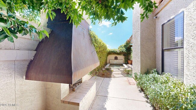 Building Photo - 8100 E Camelback Rd
