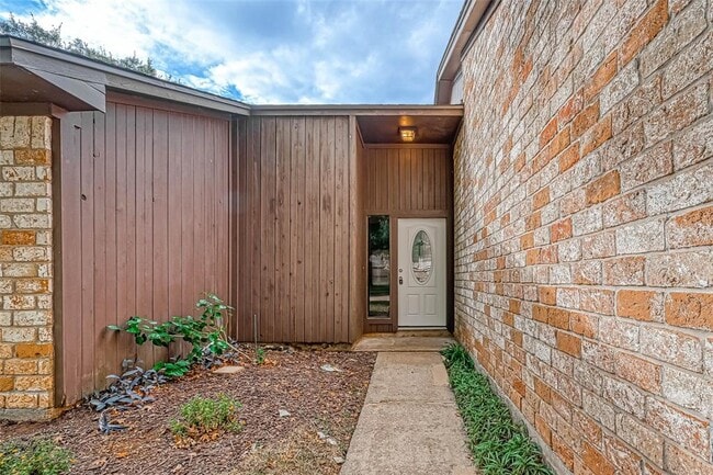 Building Photo - 2523 Buffalo Trail