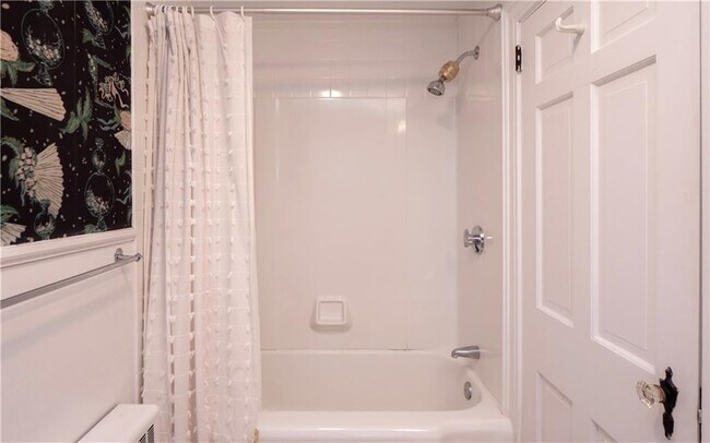 Building Photo - 118 Ruggles Ave