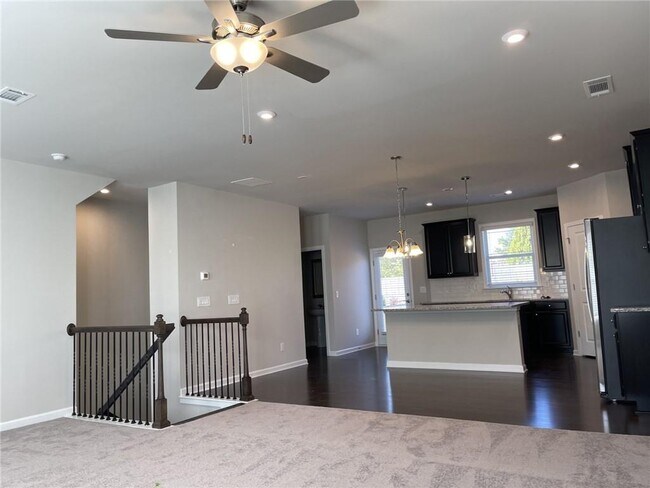 Building Photo - 3000 Regal Crown Dr