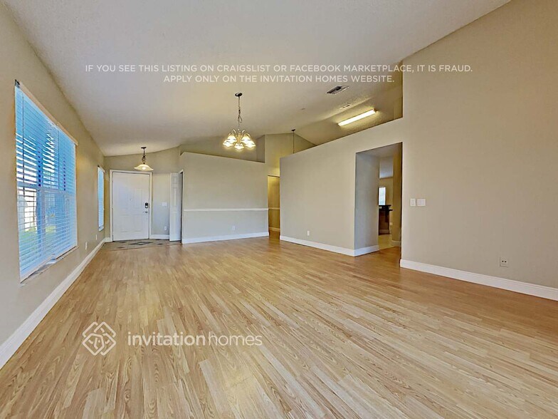 Building Photo - 1718 Snaresbrook Way