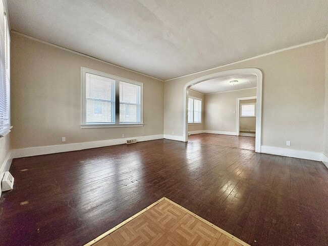 Building Photo - 1815 Kemble Ave