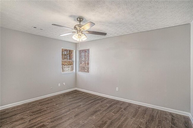 Building Photo - 5472 Glen Haven Dr