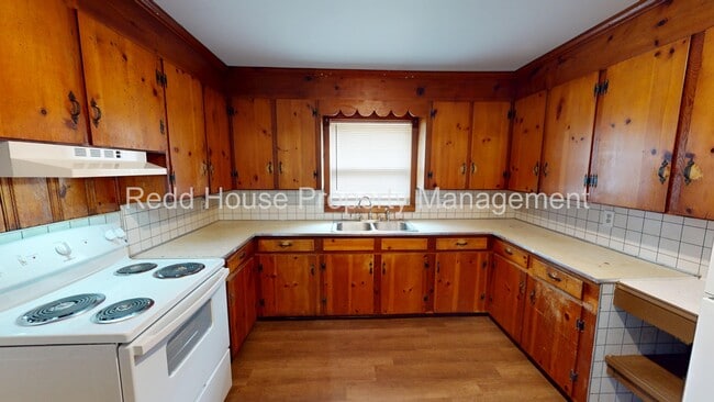 Building Photo - 107 Metcalf St