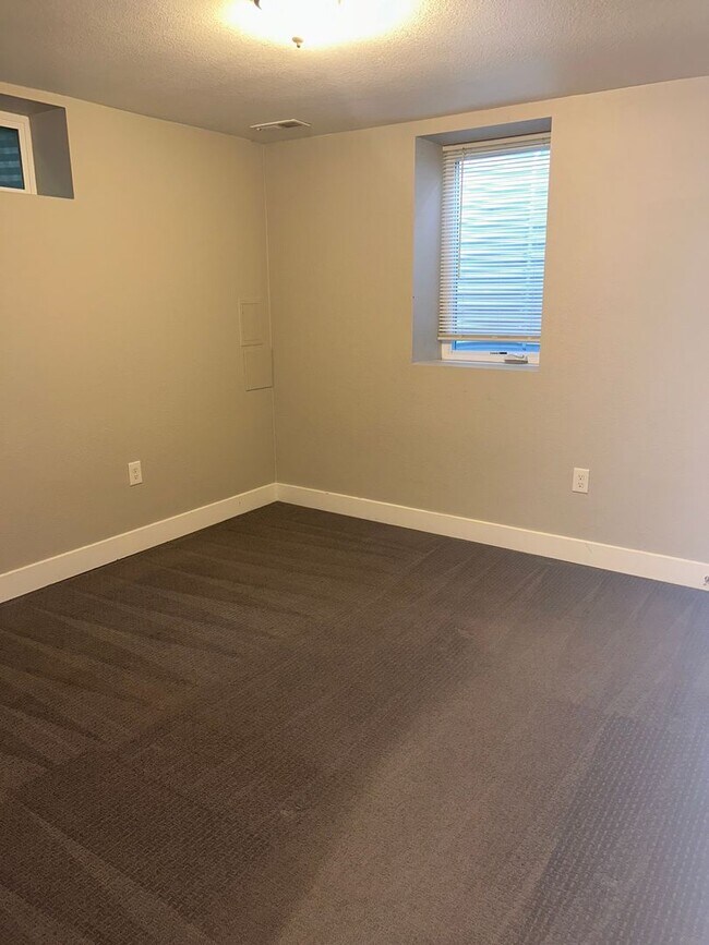 Building Photo - Updated 4 Bed Home with Finished Basement, Central A/C & Fenced Yard in Lakewood!