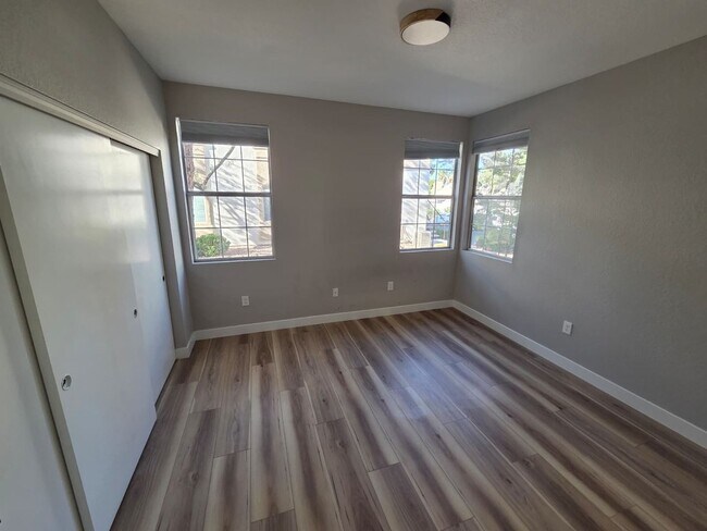 Building Photo - First-Floor 2 Bed / 2 Bath Condo