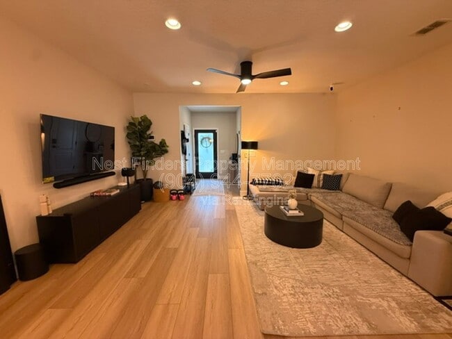 Building Photo - 7039 Beauhaven Ct