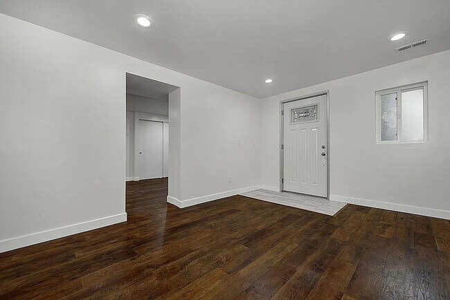 Building Photo - Classic Fauntleroy Home on a Spacious Lot ...