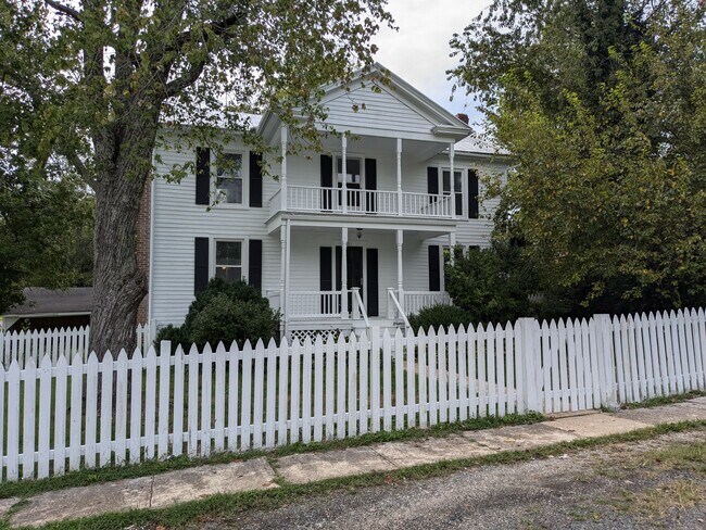 Building Photo - 301 Pendleton St
