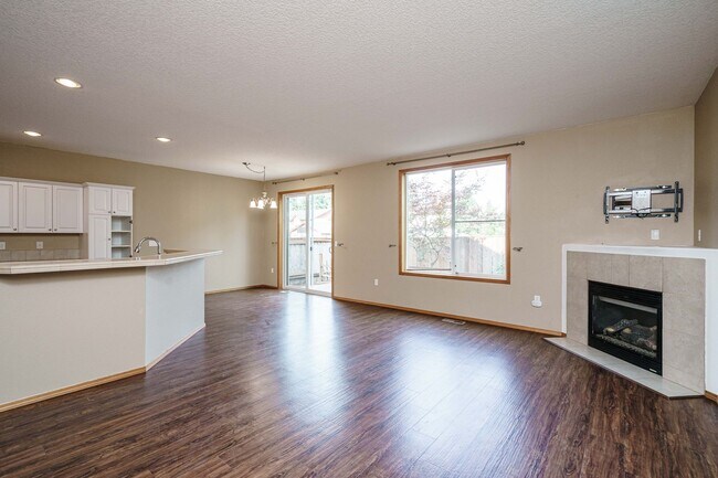 Building Photo - 3 bedroom 2.5 Bath - On Dead End Street - Low Maintenance Fenced Yard - Community Center with Swi...