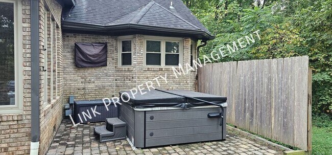 Building Photo - 7701 Elizabeth Way Dr