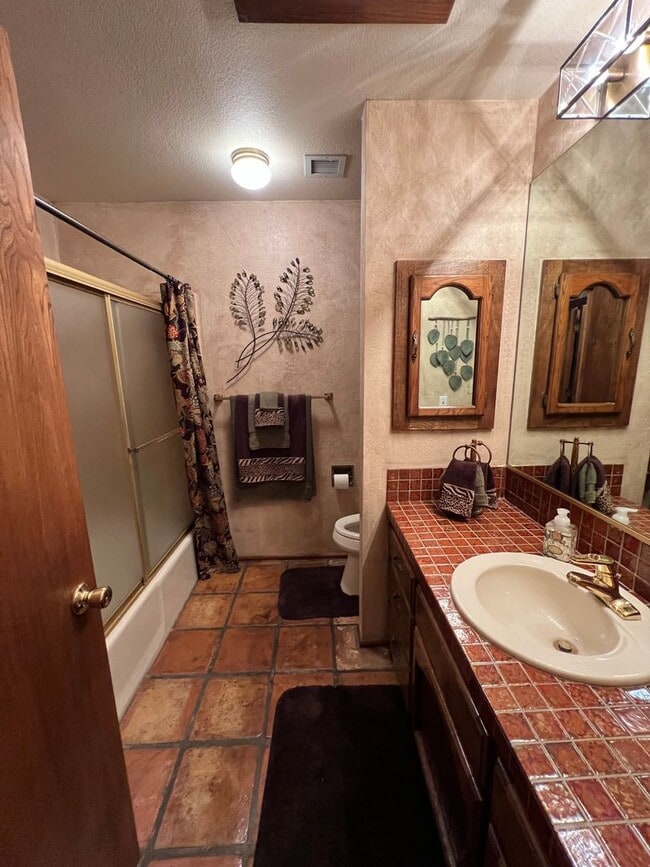 Building Photo - FURNISHED 3 BEDROOM HOME IN TOWN WITH POOL ACCESS!