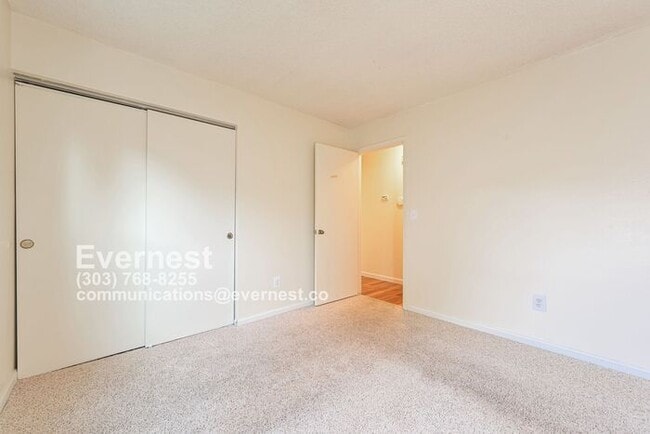 Building Photo - 2-Bedroom Home with Modern Amenities and C...
