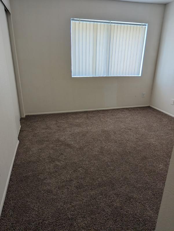 Building Photo - MOVE IN READY!!! TOWNHOME!! 2 BEDROOMS 2.5...