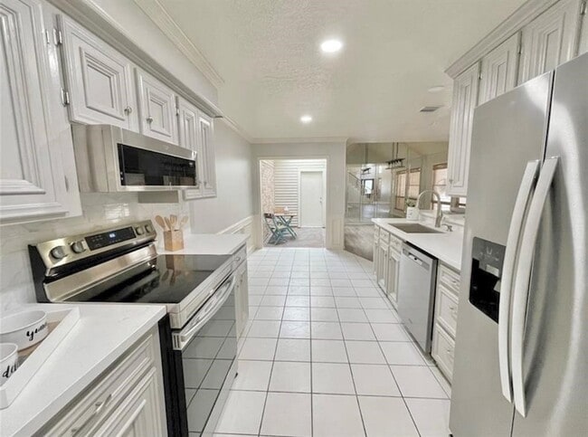 Building Photo - 18226 Vinland Dr