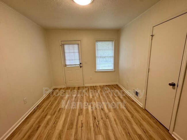 Building Photo - 3622 Vivian Ln