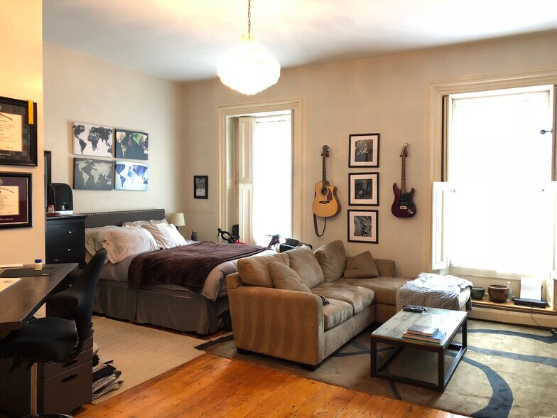 Primary Photo - 14 Beacon St