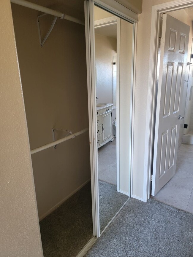 Building Photo - 2 BD/2 BATH