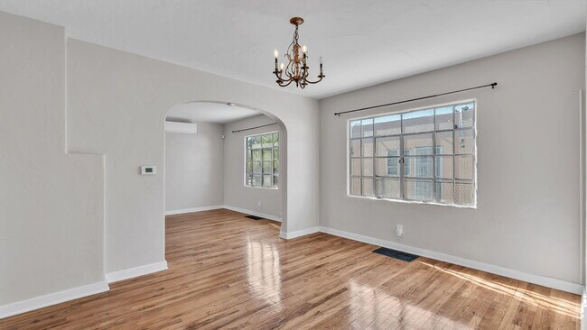 Building Photo - 205 Harvard Dr SE