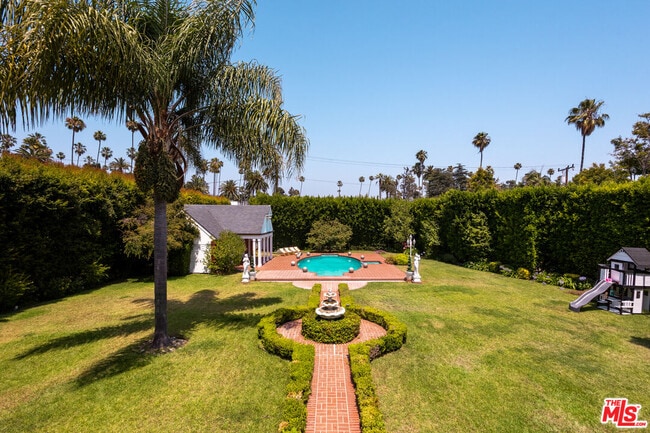 Building Photo - 804 N Rodeo Dr