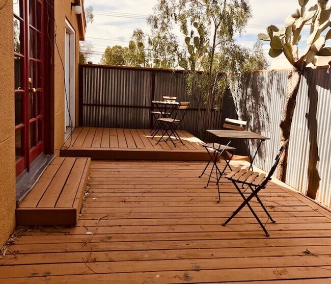Building Photo - Central Location - 2 beds 1 bath