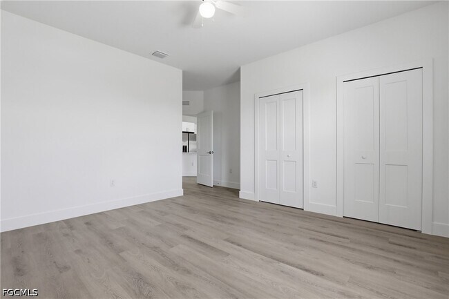 Building Photo - 723 Ivan Ave S
