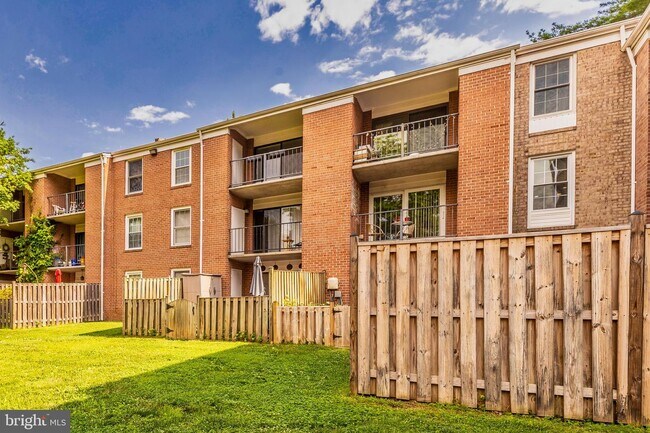 Building Photo - 826 Quince Orchard Blvd