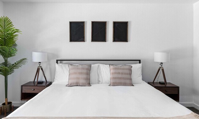 Building Photo - Luxury Oasis with Pool in Palm Springs (Monthly Only - No Long Term)