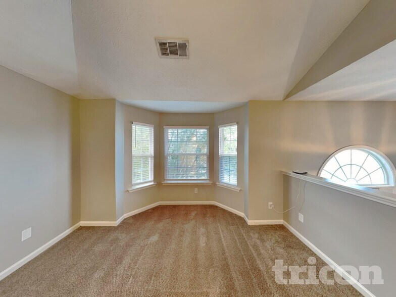 Building Photo - 1420 Buckingham Pl