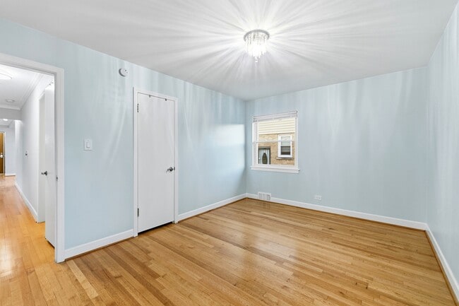 Building Photo - 4656 N Narragansett Ave