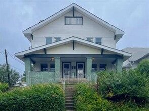 Building Photo - 916 E Tabor St
