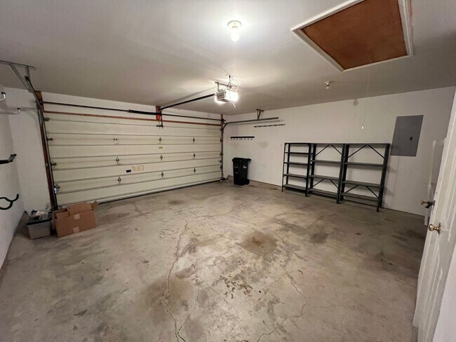Building Photo - 609 Heidman