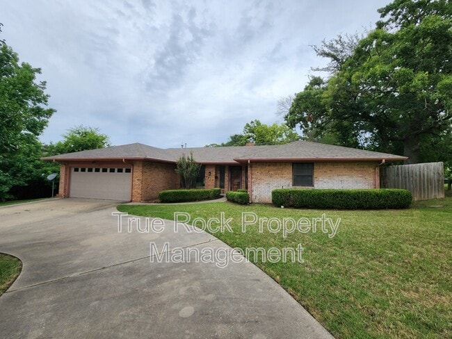 Primary Photo - 2516 E Timber Terrace