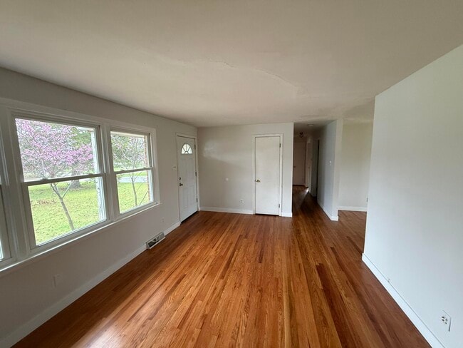 Building Photo - 211 Bourn Ave