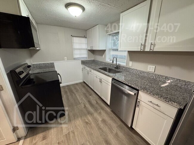 Building Photo - 408 Woodside Dr