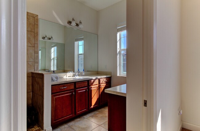 Building Photo - 7233 101st Ln