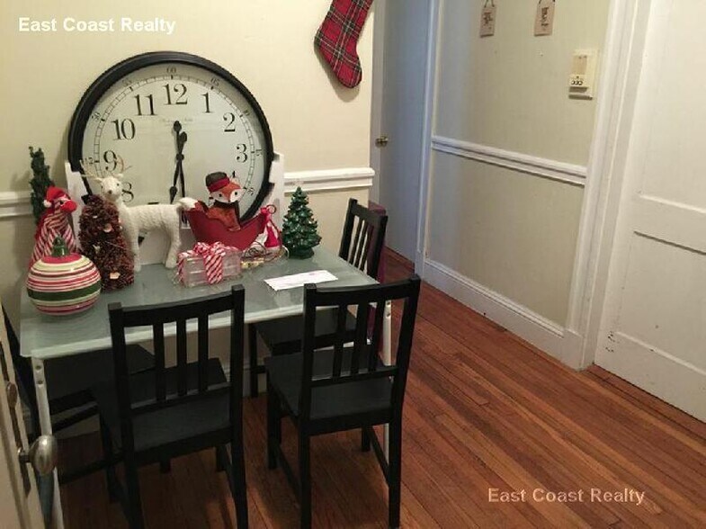 Building Photo - 221 Kelton St