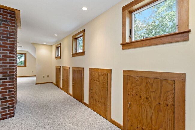 Building Photo - 1 Fern Ln
