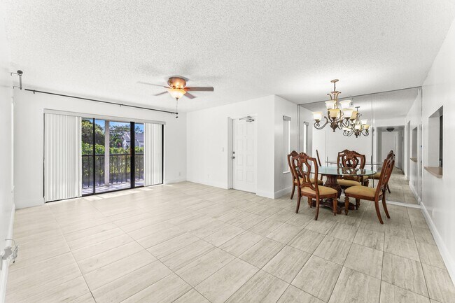 Building Photo - 1117 Green Pine Blvd