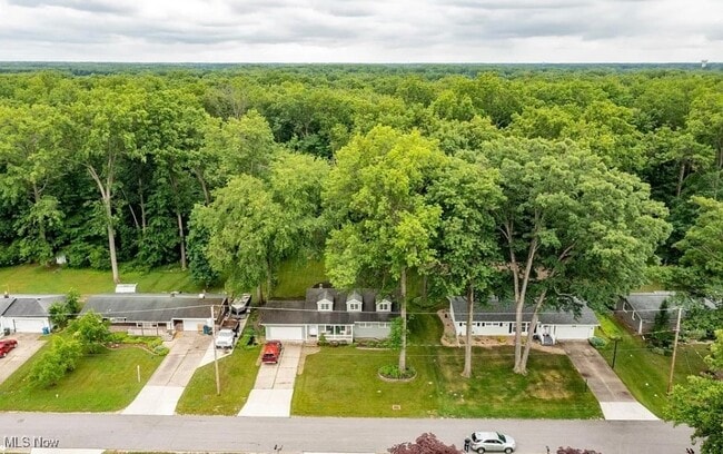 Building Photo - 34371 Puth Dr