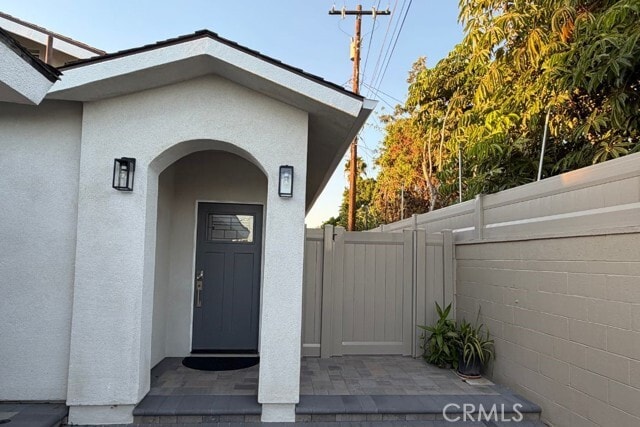 Building Photo - 500 N Resh Pl