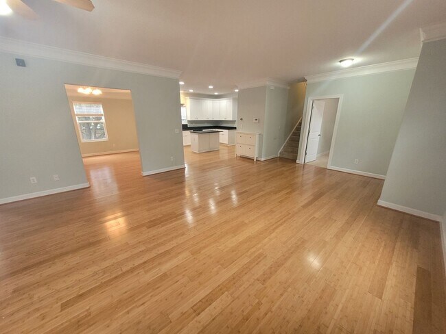 Building Photo - Stunning 4 Bedroom, 2.5 Bath Home Just 3 Blocks to Chesapeake Bay