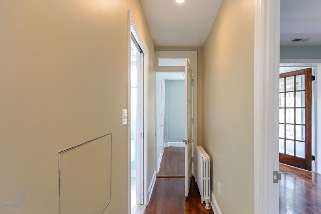 Building Photo - Light-Filled Two Bedroom Home in Hill East...