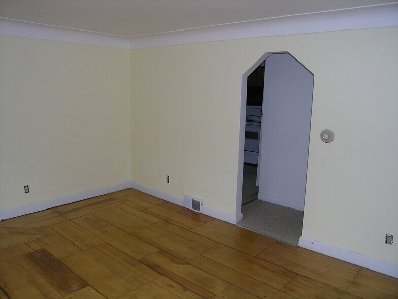 Building Photo - 1343 Rosewood St