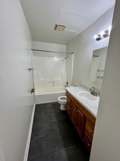 Building Photo - 920 N Leverett Ave