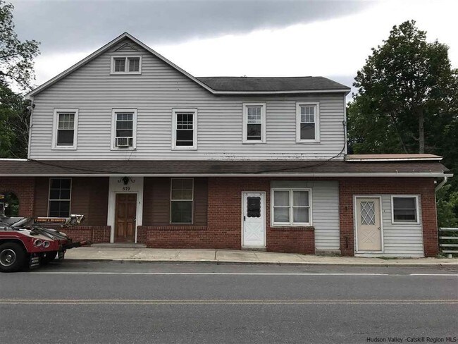 Building Photo - 579 Main St