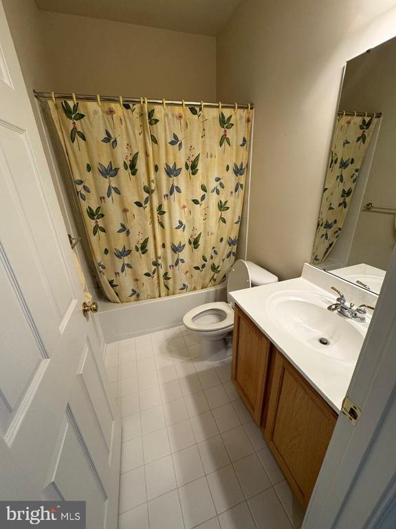 Building Photo - 9500 Hyde Pl