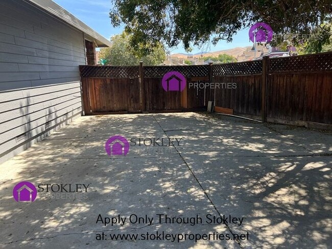 Building Photo - 1145 Summer Way