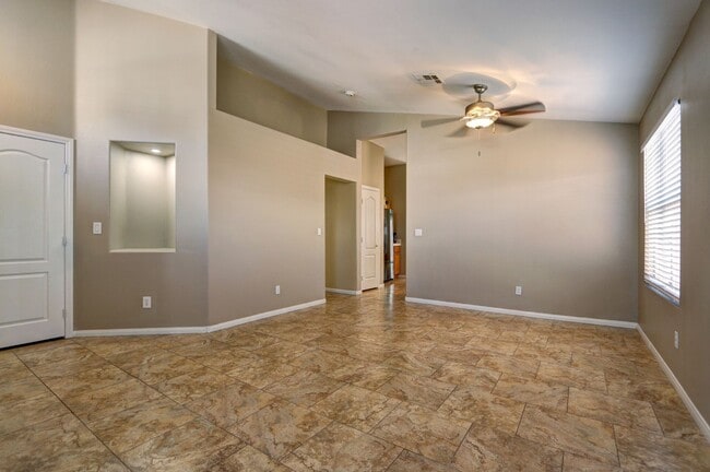 Building Photo - WONDERFUL HOME LOCATED IN DESIRABLE NORTH ...